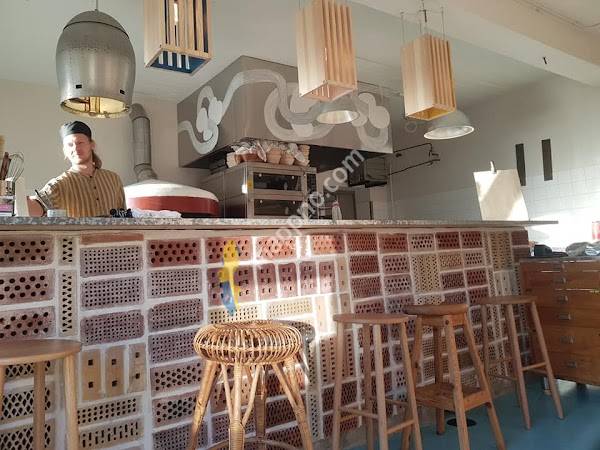 Bröt Surdegsbageri och Pizza