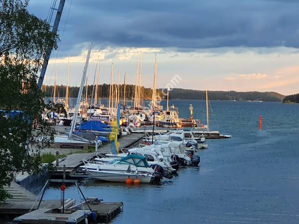 Dalarö turistbyrå & gästhamn (Askfatshamnen)