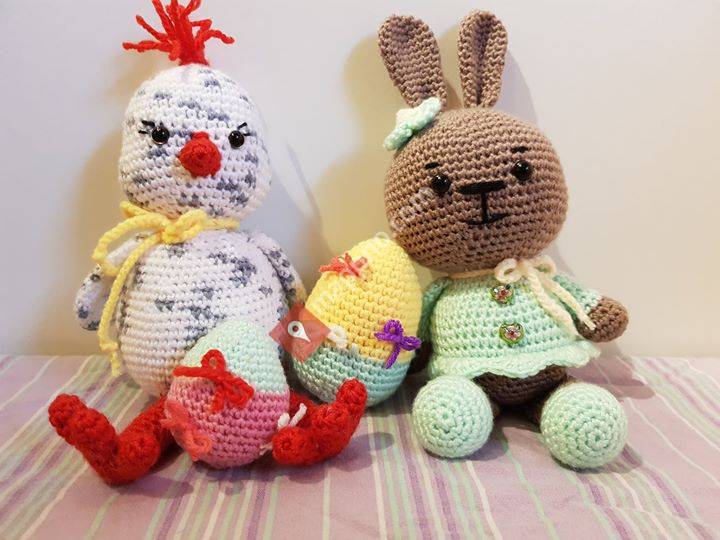 Heklearbeid, håndlaget heklet bamse, amigurumi.