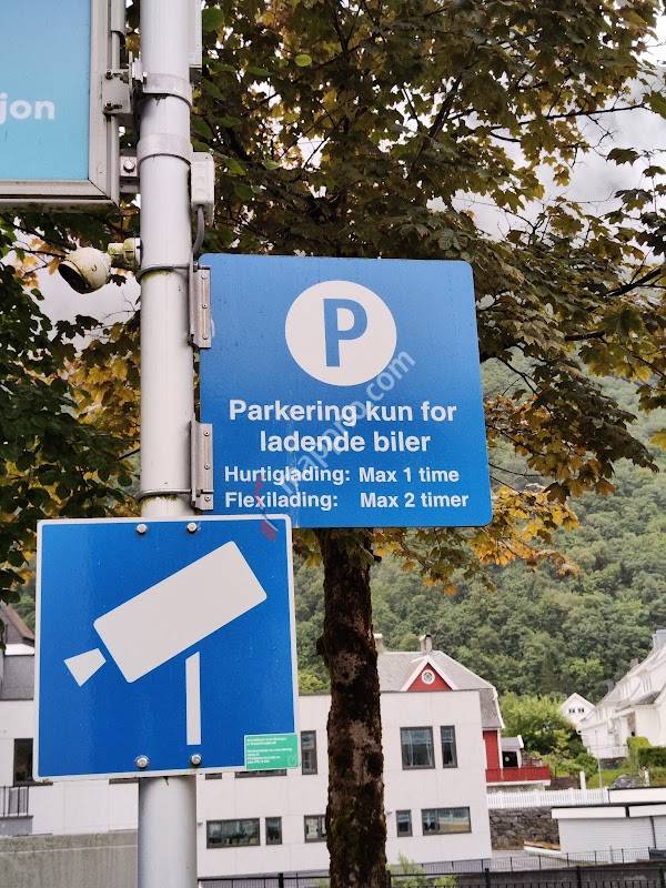 Mer Charging Station