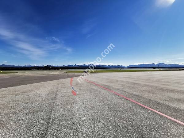 Molde lufthavn, Årø