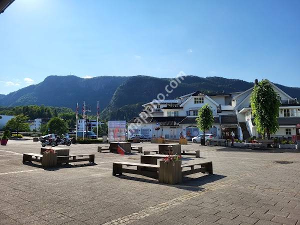 Nico mat Nic Nilsen ANS