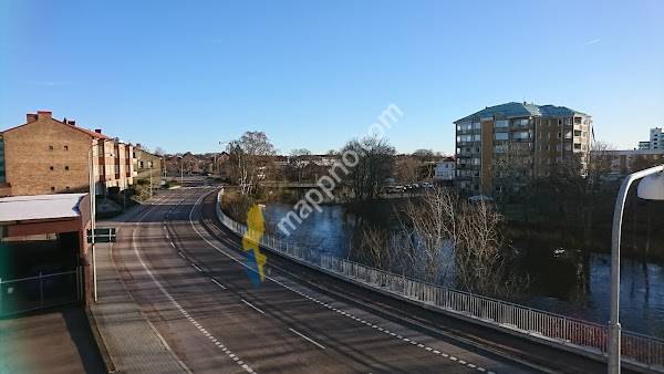 Riverside Hotel & Apartments