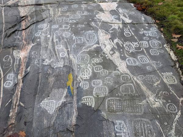 Släbro Hällristningar